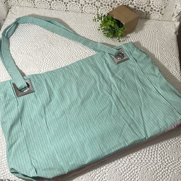 XLarge handcrafted embroidered quilted tote - Picture 4 of 7